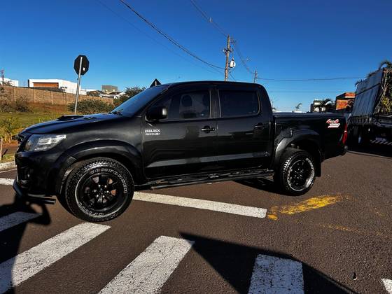 TOYOTA HILUX 3.0 SRV 4X4 CD 16V TURBO INTERCOOLER DIESEL 4P AUTOMÁTICO TOYOTA HILUX 3.0 SRV 4X4 CD 16V TURBO INTERCOOLER DIESEL 4P AUTOMÁTICO